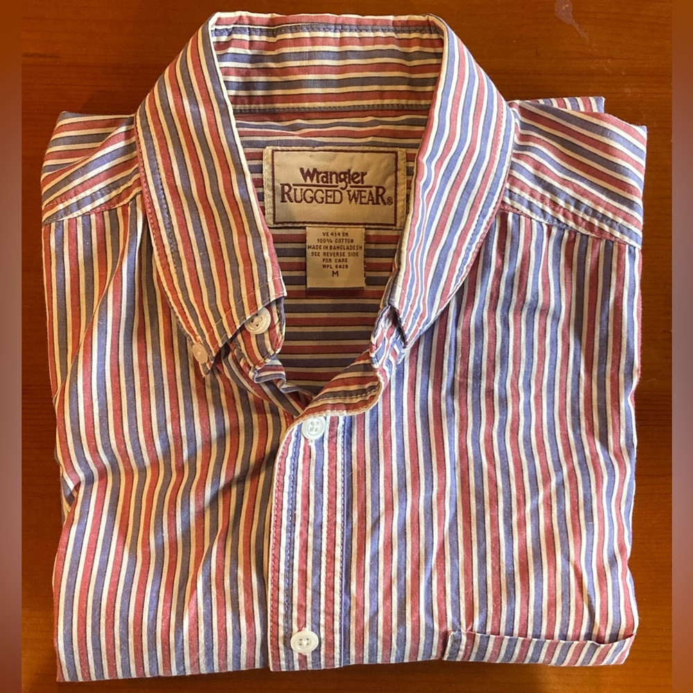 Wrangler Rugged Wear Men’s Shirt Size M Red Blue Stripe Short Sleeve vintage